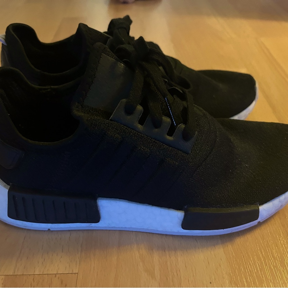Black Adidas NMD_R1